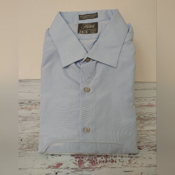 MEN'S REGULAR FIT LUXE MICROFIBER SPREAD COLLAR DRESS SHIRT. - Picture 1 of 5